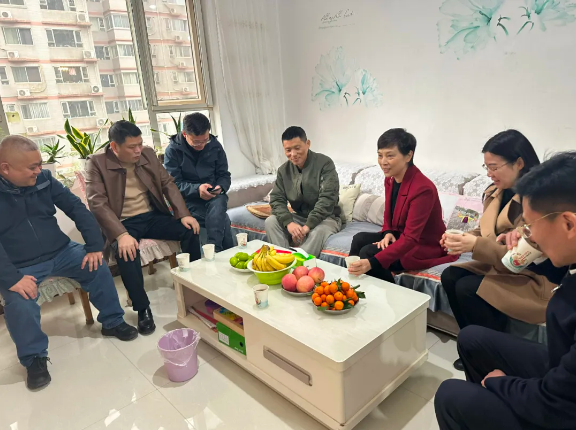 小年送温暖 情暖意更浓——刘凤娟一行到MK体育建设集团开展春节“送温暖”活动